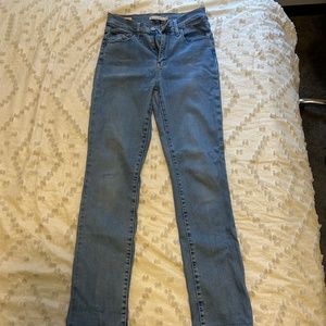 Levi 724 High Rise Straight Jeans